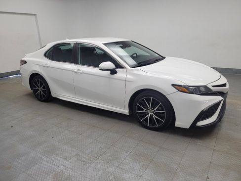 Used 2021 Toyota Camry SE image 11