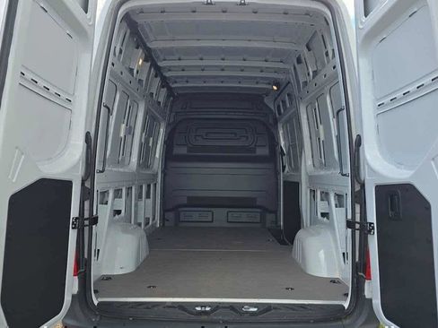 Used 2025 Mercedes-Benz Sprinter 2500 image 20