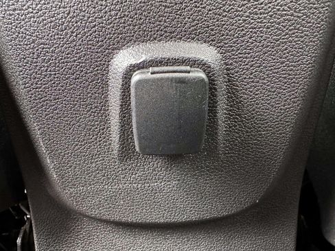 Used 2018 Ford Escape SE w/ SE Sync 3 Package AWD/4WD image 14