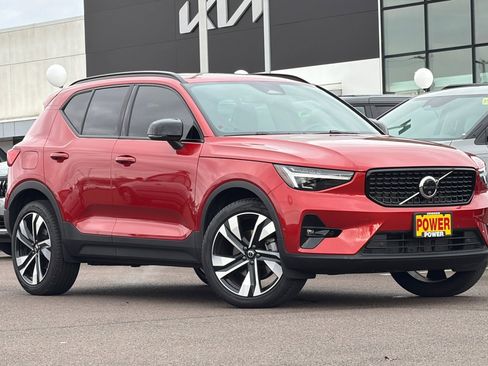 Used 2025 Volvo XC40 B5 Ultra w/ Climate Package image 2