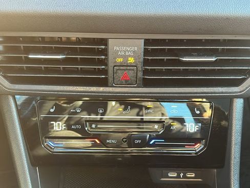 Used 2025 Volkswagen Jetta Sport image 24