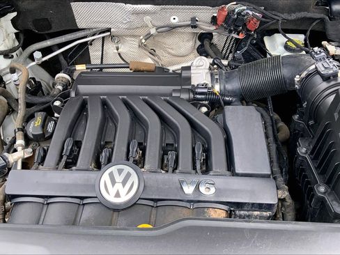Used 2021 Volkswagen Atlas Cross Sport SEL Premium R-Line w/ Cross Sport MDO Package AWD/4WD image 33