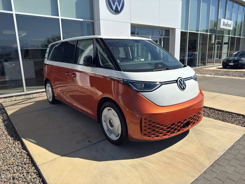 Used 2025 Volkswagen ID. Buzz 1st Edition image 3