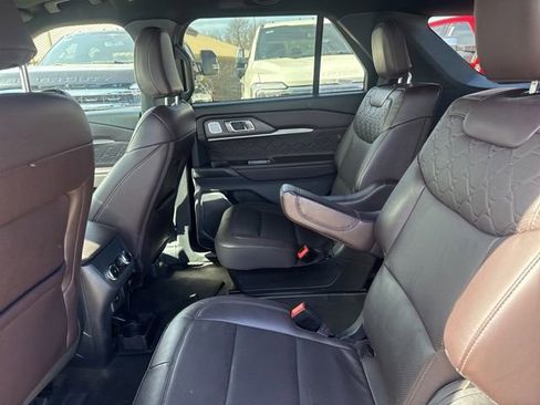 Used 2025 Ford Explorer Platinum w/ LUX Leather Package image 13