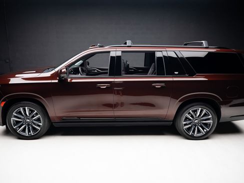 Used 2023 Cadillac Escalade ESV Sport Platinum w/ Heavy-Duty Trailer Package image 16