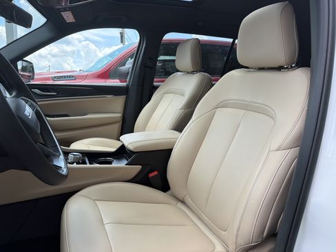 Certified 2025 Jeep Grand Cherokee L Limited w/ Black Appearance Package AWD/4WD image 17