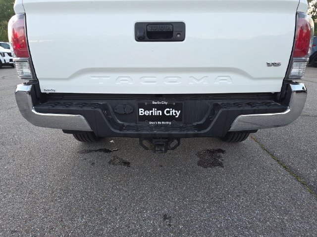 Used 2022 Toyota Tacoma TRD Off-Road AWD/4WD image 11