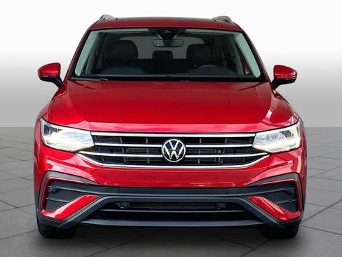 Used 2024 Volkswagen Tiguan SE w/ Panoramic Sunroof Package FWD image 4