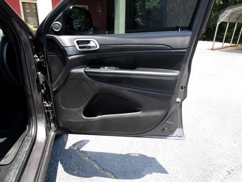 Used 2020 Jeep Grand Cherokee Altitude image 31