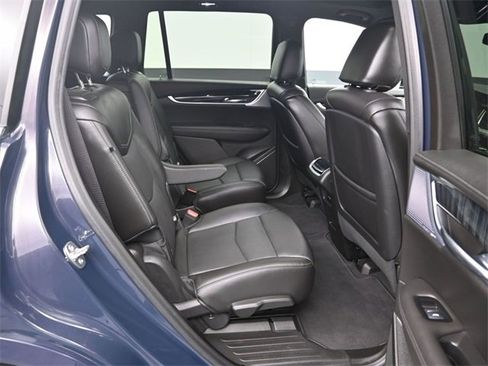 Used 2025 Cadillac XT6 Premium Luxury image 11