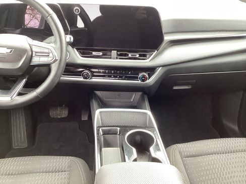 Used 2025 Chevrolet Equinox LT image 11