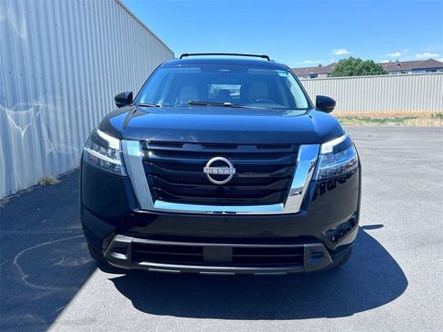 Used 2022 Nissan Pathfinder SV image 9