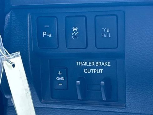 Used 2018 Toyota Tundra SR5 w/ TRD Off Road Package AWD/4WD image 58
