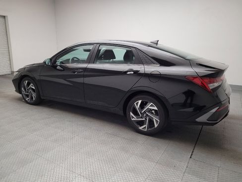 Used 2025 Hyundai Elantra SEL image 3