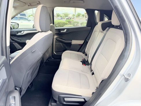 Used 2020 Ford Escape SE image 18