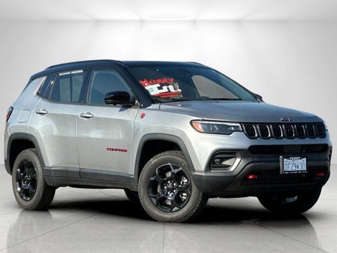 Used 2023 Jeep Compass Trailhawk w/ Trailhawk Elite Group image 1