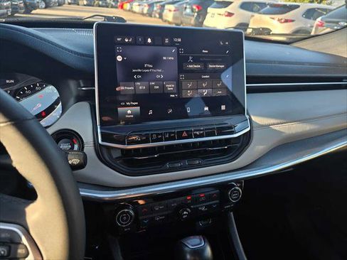 Used 2023 Jeep Compass Limited image 28