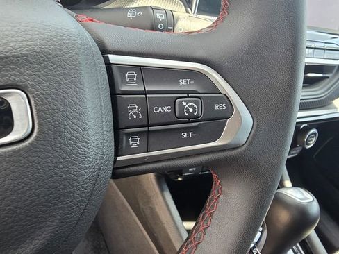 Used 2025 Jeep Compass Trailhawk image 33