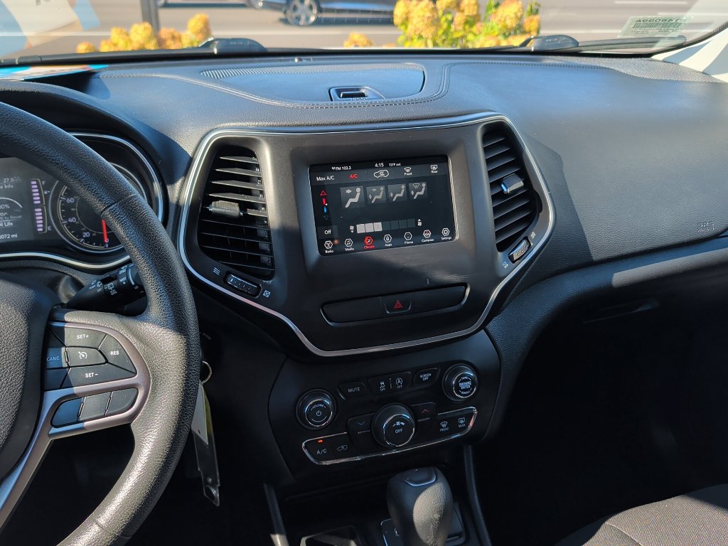 Used 2020 Jeep Cherokee Latitude FWD image 18