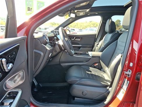 Used 2025 Mercedes-Benz GLC 300 4MATIC image 15
