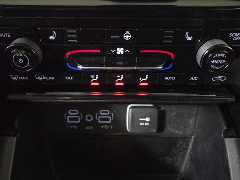 Used 2023 Jeep Grand Cherokee Limited w/ Black Appearance Package image 27