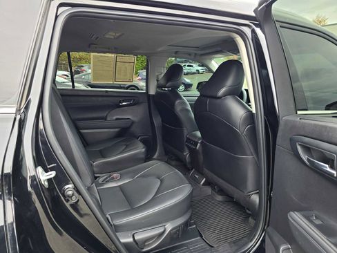 Certified 2022 Toyota Highlander XLE image 14