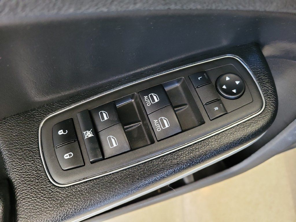 Used 2022 Chrysler 300 S RWD image 21
