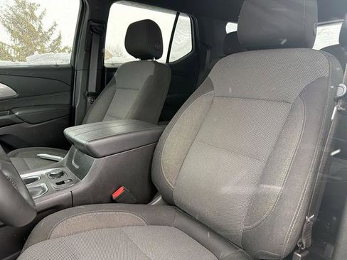 Used 2023 Chevrolet Traverse LT image 13