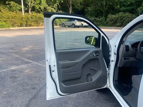Used 2018 Nissan Frontier S RWD image 11