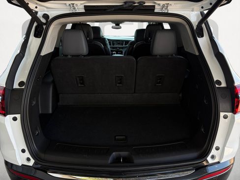 Used 2018 Buick Enclave Premium w/ Experience Buick Package FWD image 12