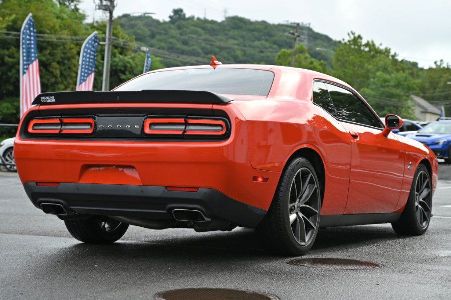 Used 2017 Dodge Challenger R/T Scat Pack RWD image 9