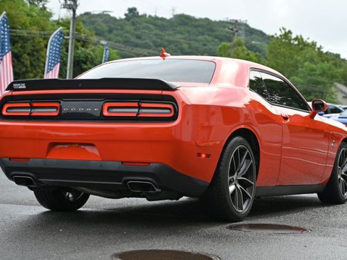 Used 2017 Dodge Challenger R/T Scat Pack RWD image 9