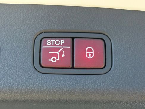 Used 2023 Mercedes-Benz GLC 300 image 17
