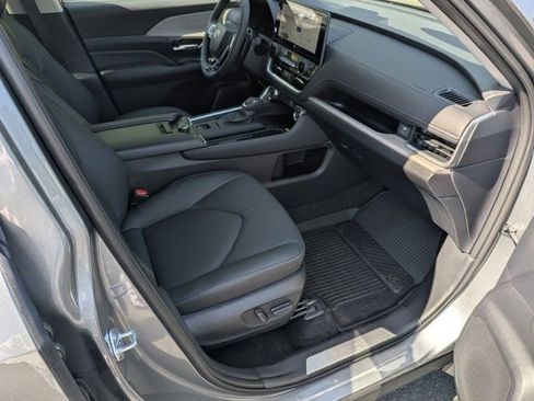Used 2026 Toyota Grand Highlander Platinum image 12