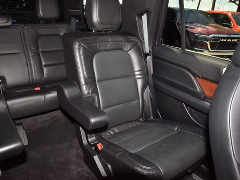 Used 2021 Lincoln Navigator Reserve w/ Luxury Package AWD/4WD image 22