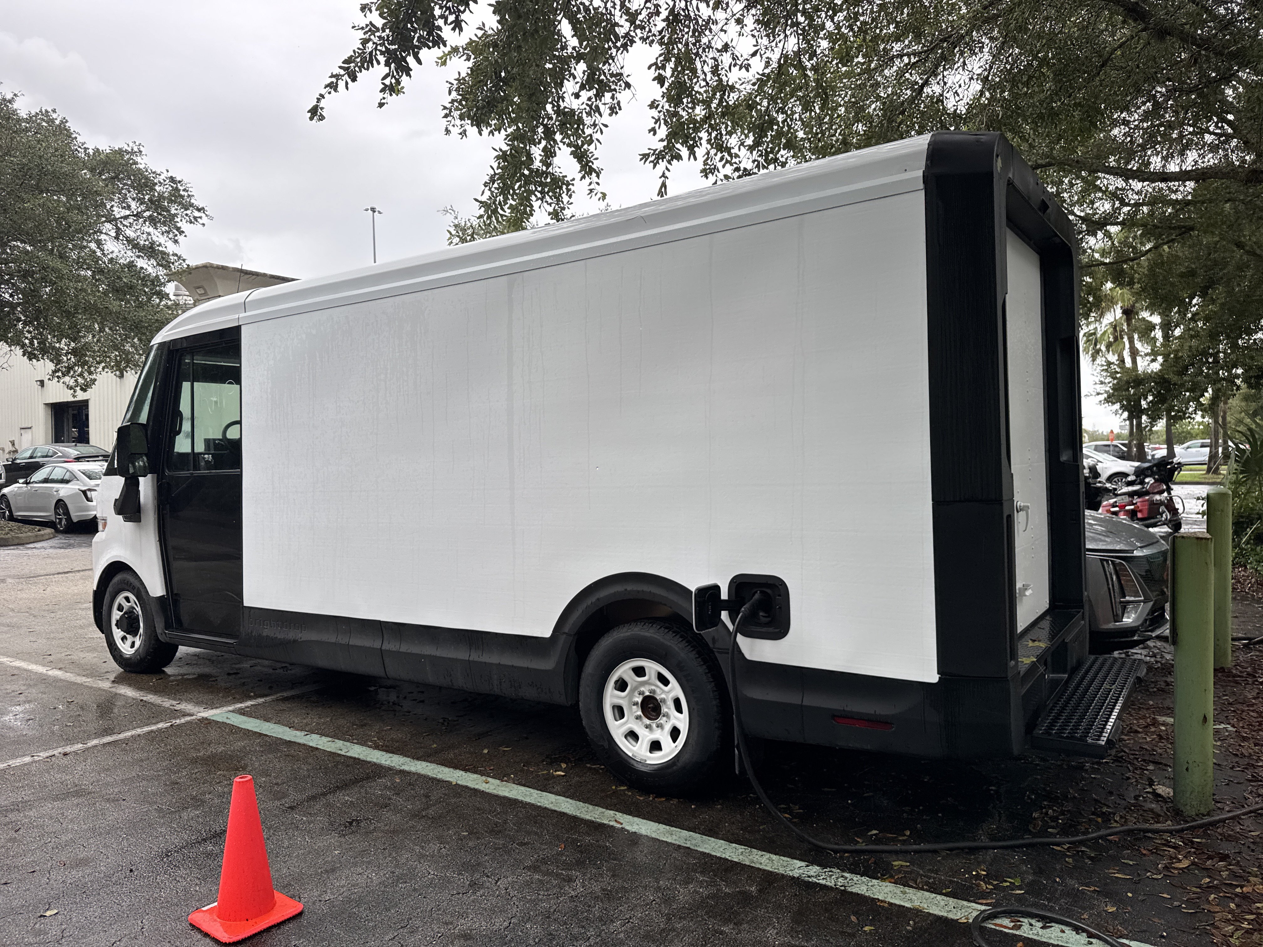Used 2024 Chevrolet Brightdrop 600 w/ Commercial Equipment Package AWD/4WD image 2