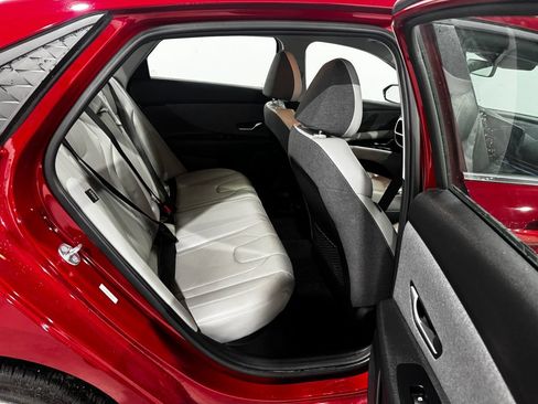 Used 2025 Hyundai Elantra Limited FWD image 23