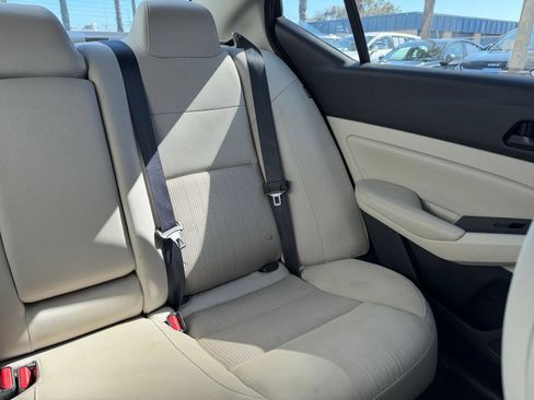 Used 2025 Nissan Altima 2.5 SV FWD image 37