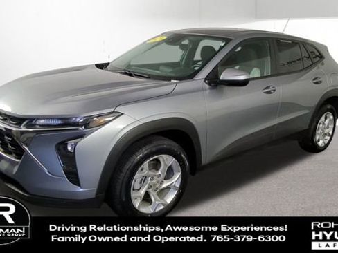 Used 2024 Chevrolet Trax LS w/ LS Convenience Package image 4