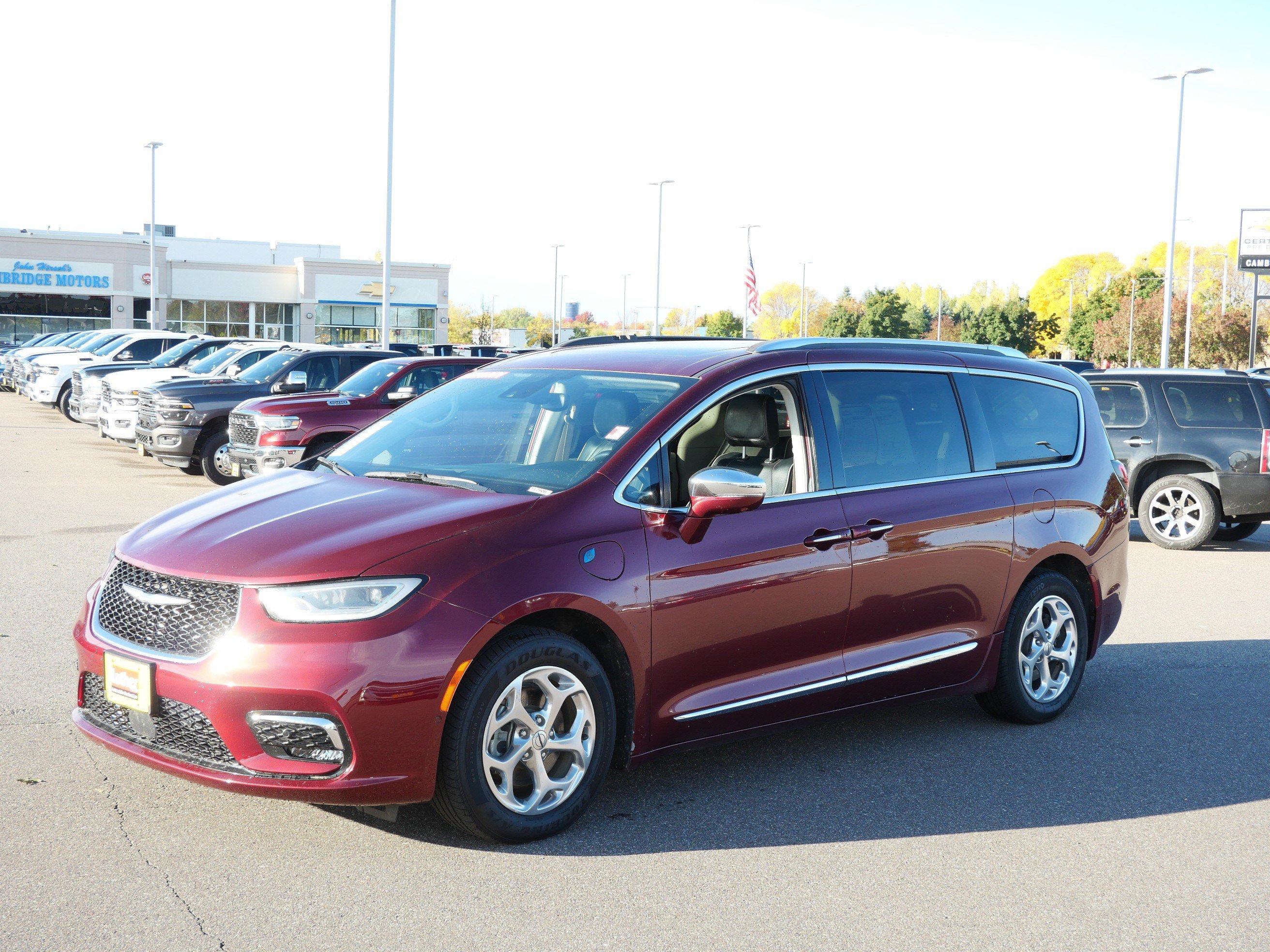 Used 2021 Chrysler Pacifica Limited w/ Uconnect Theater Family Group FWD image 43