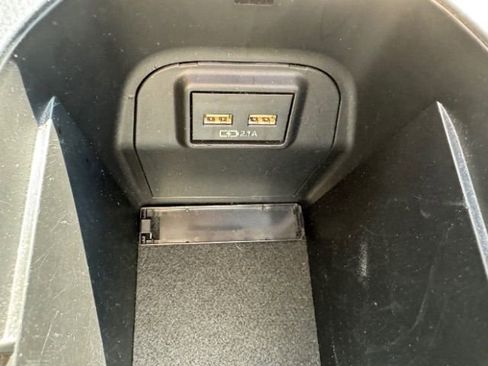 Used 2021 Toyota RAV4 XLE Premium image 36