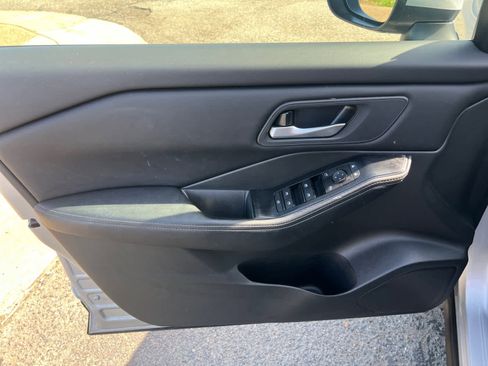 Certified 2025 Nissan Rogue SV image 19