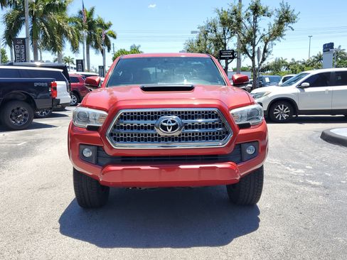 Used 2017 Toyota Tacoma TRD Sport image 2