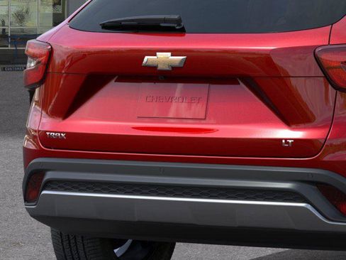 New 2026 Chevrolet Trax LT w/ Sunroof Package FWD image 14