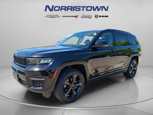Certified 2023 Jeep Grand Cherokee L Limited w/ Luxury Tech Group II AWD/4WD image 3