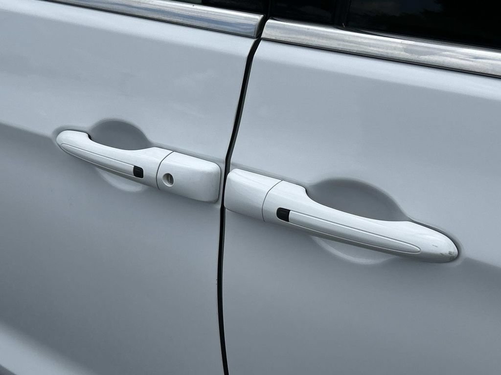 Used 2022 Chrysler Pacifica Touring-L FWD image 19
