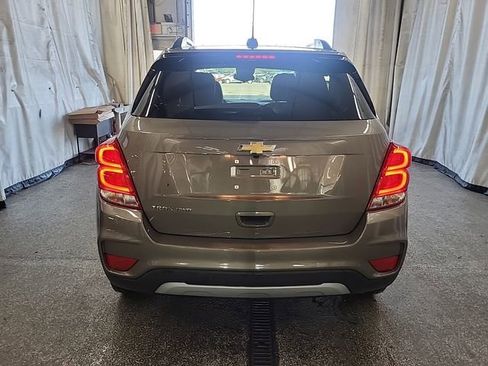 Used 2021 Chevrolet Trax LT w/ LT Convenience Package AWD/4WD image 9