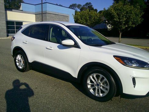 Used 2020 Ford Escape SE FWD image 19