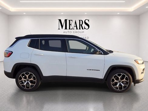Used 2025 Jeep Compass Limited AWD/4WD image 6