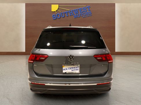 Used 2023 Volkswagen Tiguan SE image 3